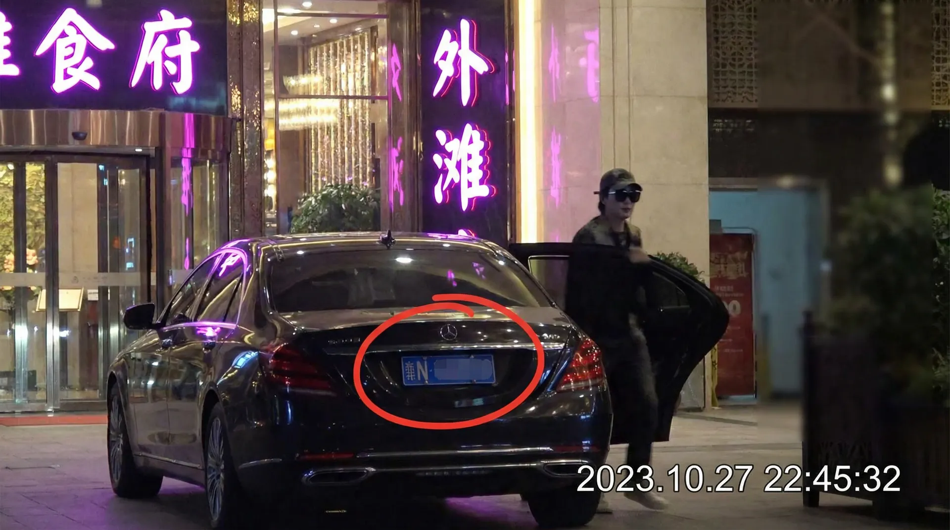 博鱼体育官网网站 - 豪车餐厅外偷拍